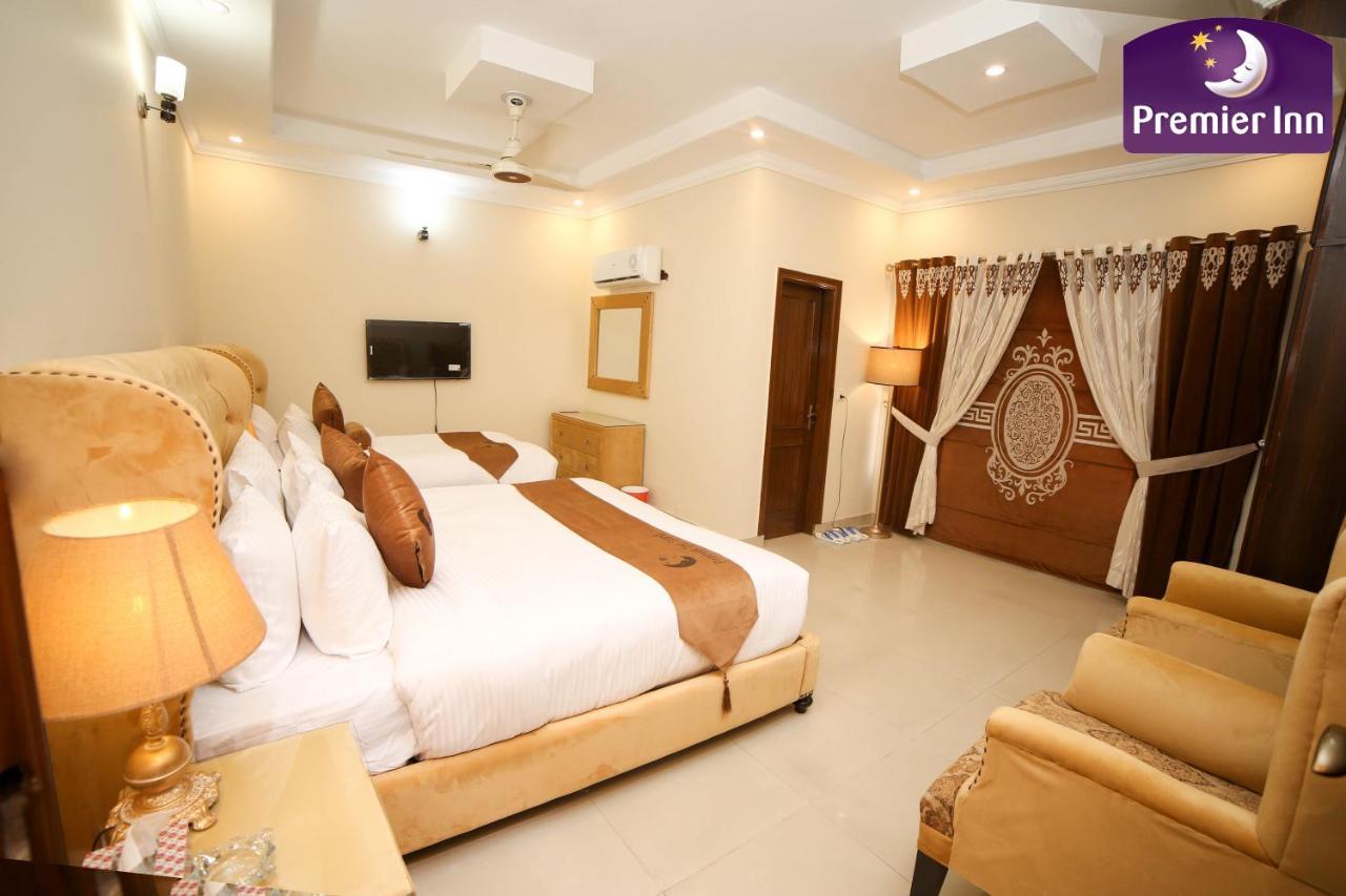 Premier Inn Grand Gulberg Лахор Екстер'єр фото