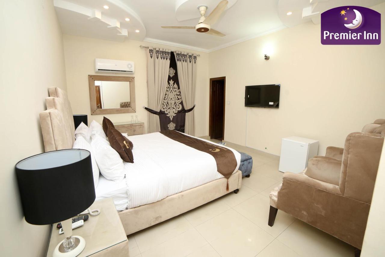 Premier Inn Grand Gulberg Лахор Екстер'єр фото