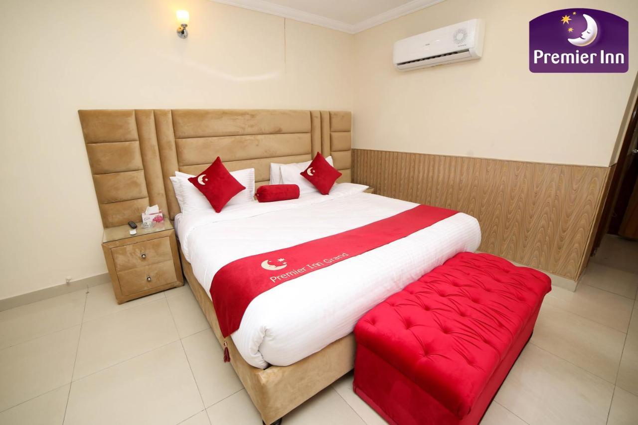 Premier Inn Grand Gulberg Лахор Екстер'єр фото