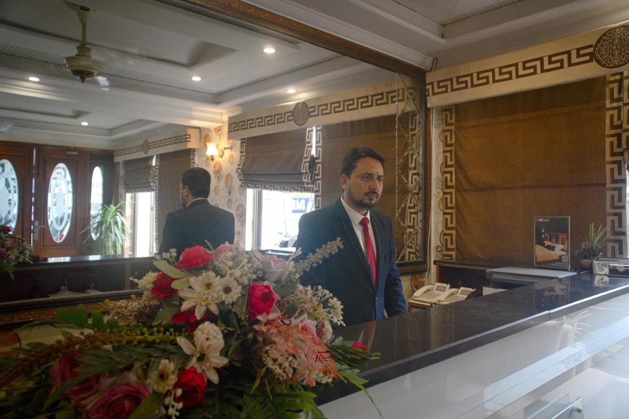 Premier Inn Grand Gulberg Лахор Екстер'єр фото