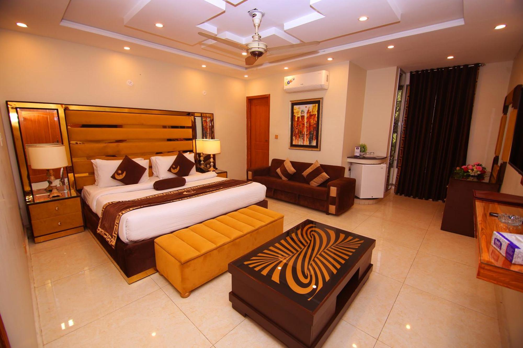 Premier Inn Grand Gulberg Лахор Екстер'єр фото