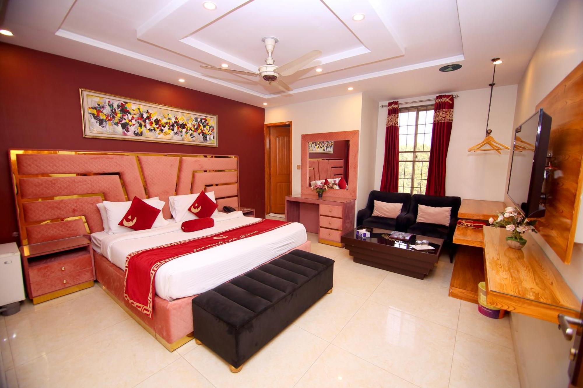 Premier Inn Grand Gulberg Лахор Екстер'єр фото