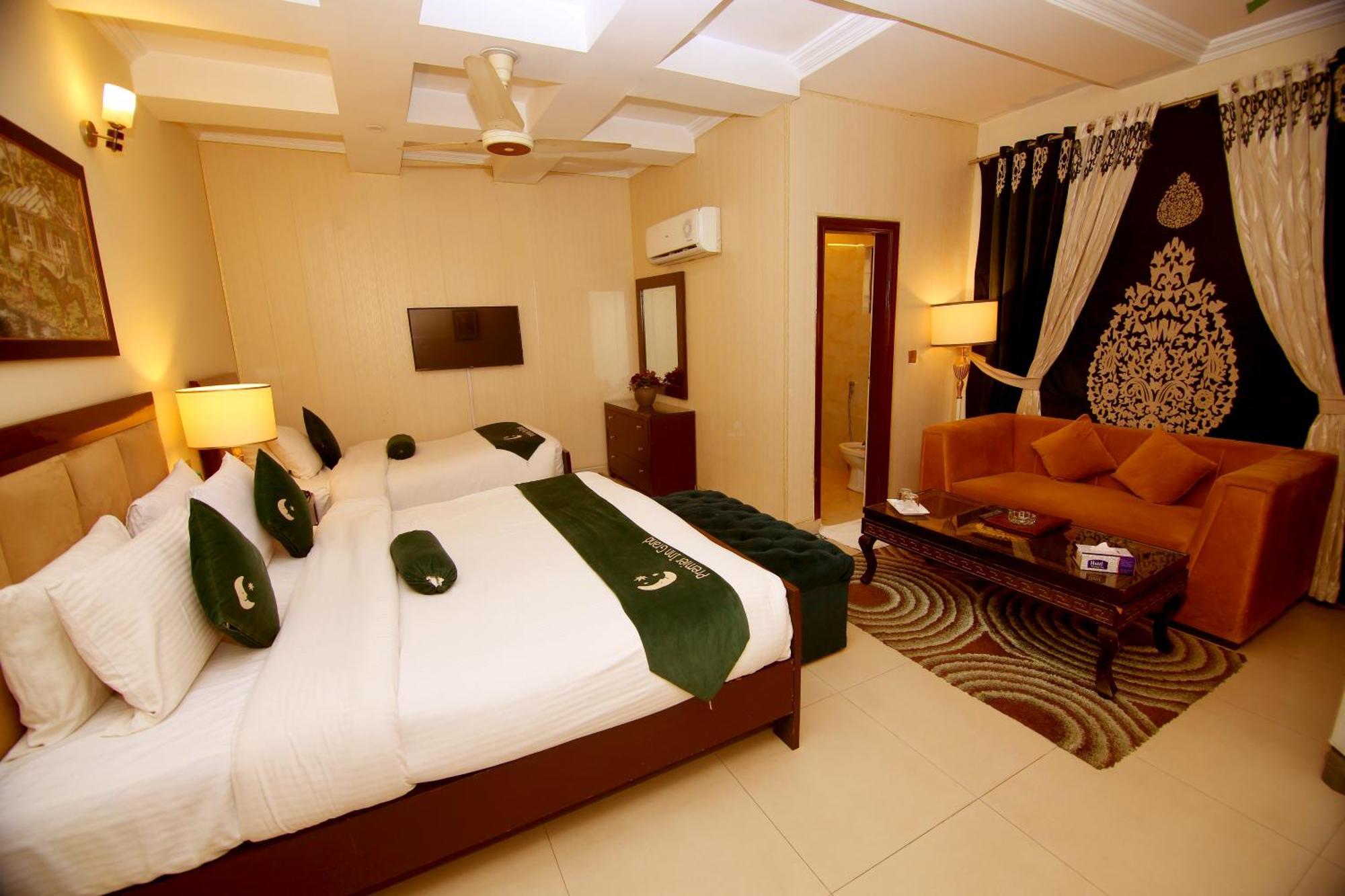 Premier Inn Grand Gulberg Лахор Екстер'єр фото