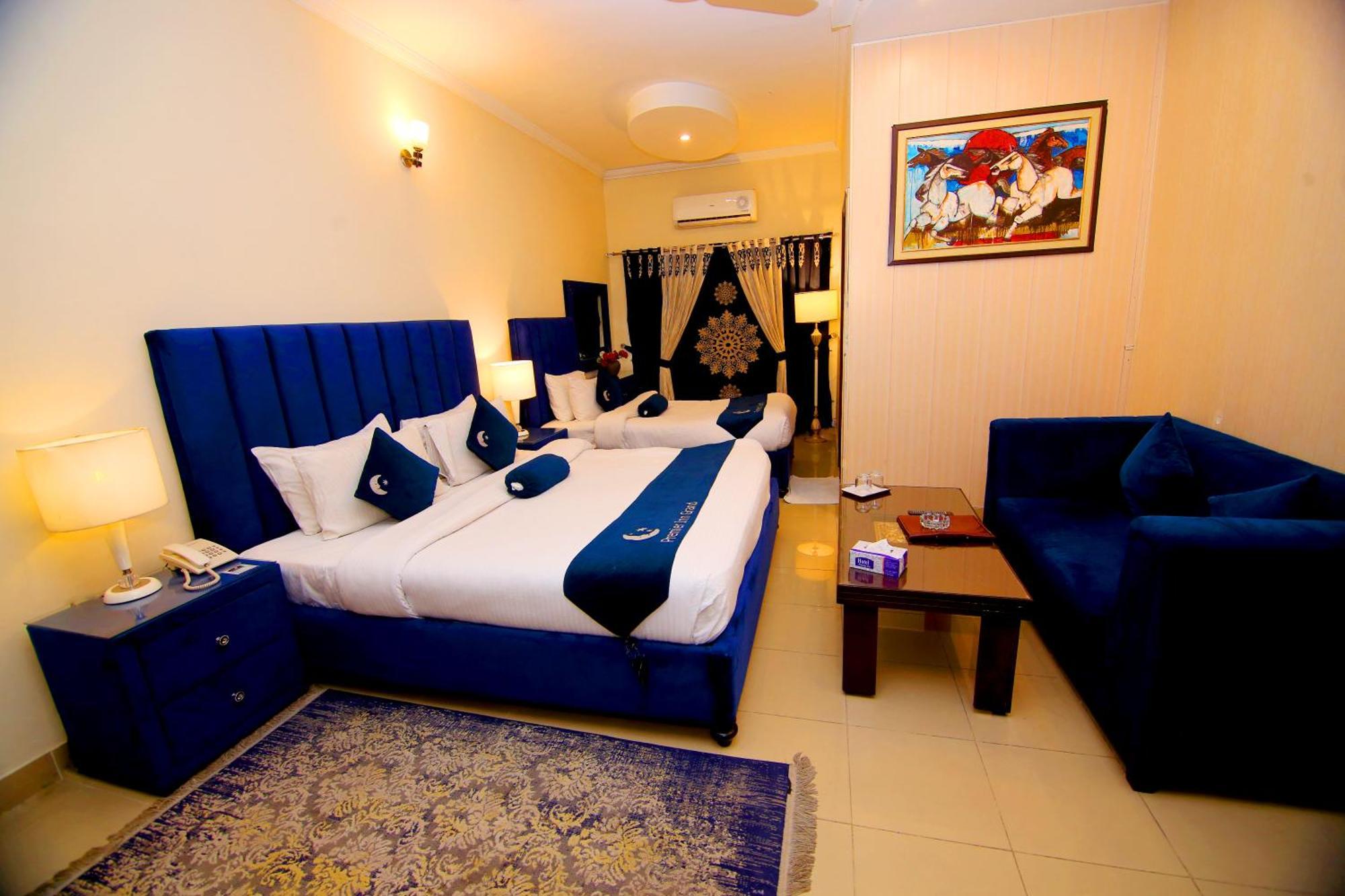 Premier Inn Grand Gulberg Лахор Екстер'єр фото