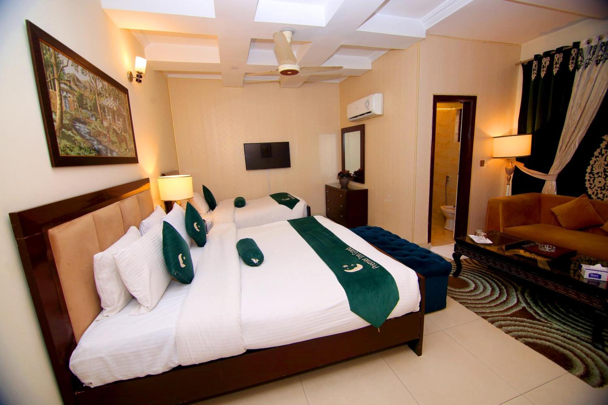 Premier Inn Grand Gulberg Лахор Екстер'єр фото