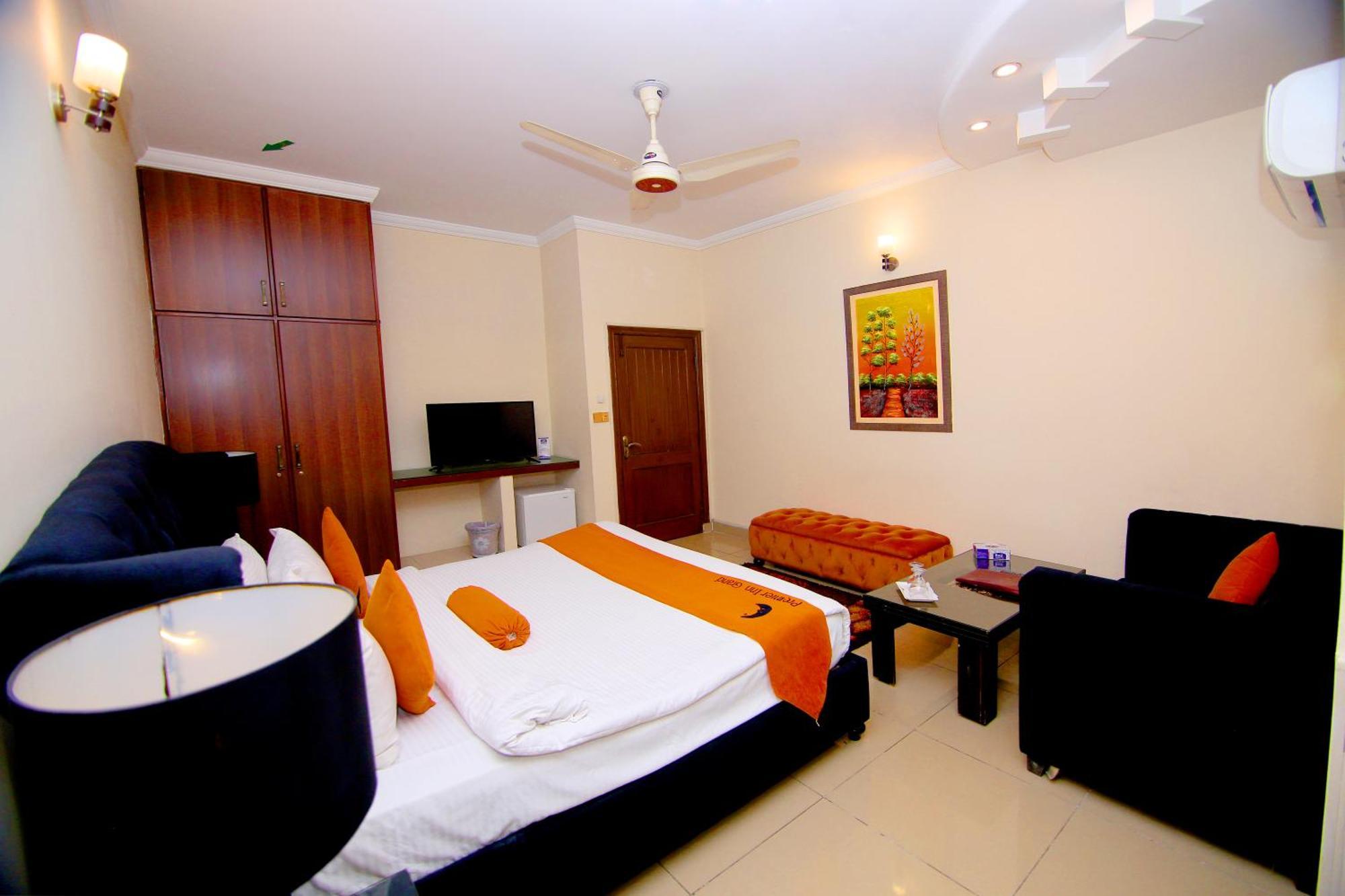 Premier Inn Grand Gulberg Лахор Екстер'єр фото