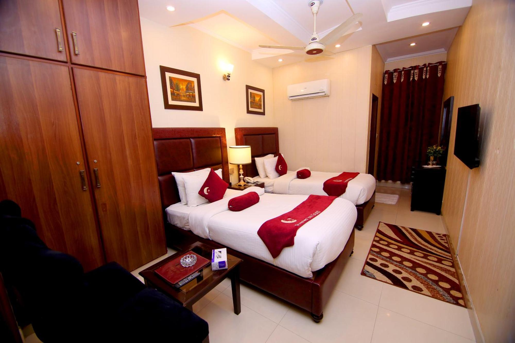 Premier Inn Grand Gulberg Лахор Екстер'єр фото