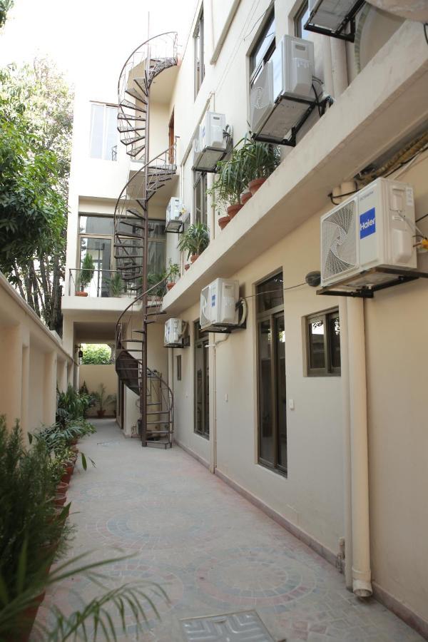 Premier Inn Grand Gulberg Лахор Екстер'єр фото